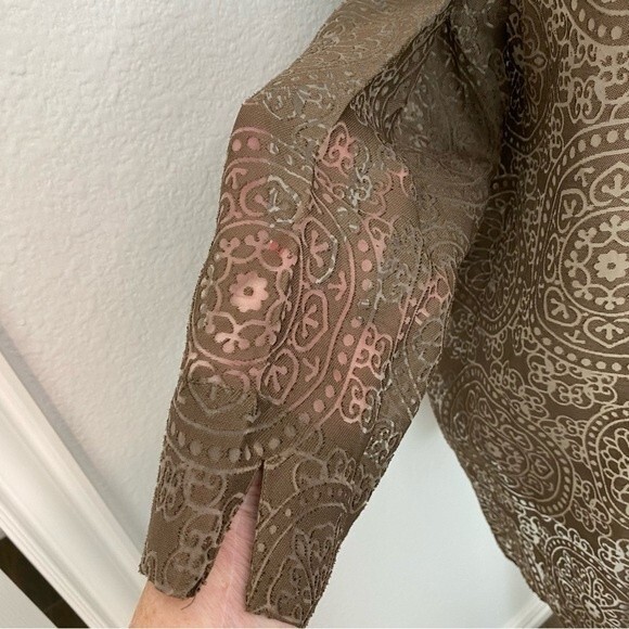 Alfred Dunner Sheer Lightweight Abstract Batik Tan 3/4 Sleeve Button Blouse  18 - Picture 4 of 9